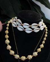 Cargar imagen en el visor de la galería, COWRIE SHELL CHOKER