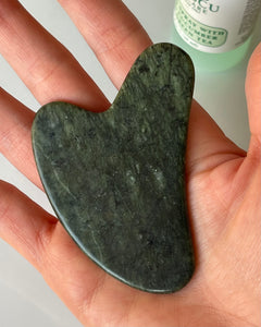 GUA SHA DE CUARZO VERDE