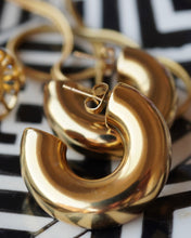 Charger l&#39;image dans la galerie, THICK GOLDEN  HOOPS